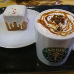 スターバックスコーヒー - トフィーナッツラテ（４７０円）、キューブデニッシュストロベリー（２５０円）