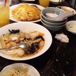 香港厨房 - オムレツ炒飯、五目餡かけ麺、春巻き
