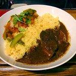 ガネーシャ - チキンカレーと野菜カレーのハーフ＆ハーフ
