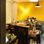 蜜香屋 - 店内！！イートインスペースは閉まってるけどね♪♪