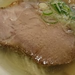 翔鶴 - これが「チャーシュウ」です。注) 「ー」ではなく「ウ」ですからね。まちがえないでくださいよー。(笑)