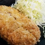 とんかつ 力亭 - ロースカツ(大)
                                わかるかな？この大きさ！分厚さ！
                                肉はジューシー、脂身も甘くて最高～っ♥️
                                これで1880円なんてあり得ない！お得すぎる！