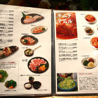 モランボン本店 - 豚肉とキムチなど。
