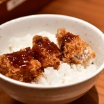 とんかつ 神楽坂 さくら - 【3種銘柄豚 ロースかつ盛り合わせ定食@1,880円】3種をライスにオン。