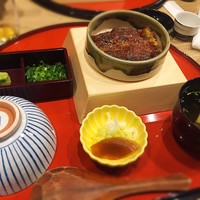 うなぎ和食 しら河 名駅店 - コースの〆ですから、プチひつまぶし です。
                    …が、味はさすがです。