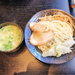 麺屋 京介 - 鶏白湯塩つけ麺 850円、ワンタン3個150円トッピングで 計1000円！ 選べるチャーシューは豚バラ2つにしました。