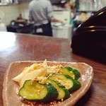 インディ庵 - 店主さん自家製の白菜と胡瓜の浅漬け。