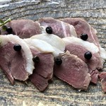 徳山鮓 - 鴨（燻製）。燻製の香りと凝縮された旨味が最期まで口に残る。また色合いも綺麗。