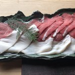 徳山鮓 - 月の輪熊鍋。昆布出汁にセリと白髪ねぎというシンプルながら味噌味を上回る美味さ。