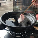 徳山鮓 - 脂身は1/3程度が一番美味しいが、理想的な月の輪熊は透き通る昆布出汁に旨味爆発。