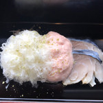 徳山鮓 - 鯖の熟鮓。トマトソースとカチョカバロチーズを添えて。鯖がかなり塩っぱいのでソースとチーズをたっぷりと。