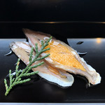 徳山鮓 - 鮒寿司ハチミツかけ。なかなかパンチがあってインパクト大。