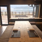 徳山鮓 - 余呉湖が一面に広がる。ちょっと曇りではあるが。