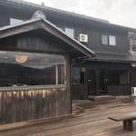 徳山鮓 - 余呉湖側から見た建物。
