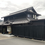 徳山鮓 - 重厚な木造建屋が全てに落ち着きをもたらす。