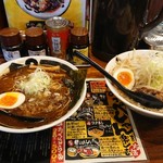 Ramen Oppeshan - スープの色が違う