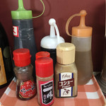 四條食堂 - 一味が白っ茶けてます…細かい事は気にしちゃダメ…見ないようにします(´^ω^`;)お隣りのは、もう少し赤かった。