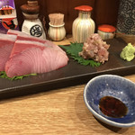 粉吉うどん - ぶりのお刺身