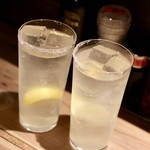 餃子とスパークリング バブルス - レモンサワー