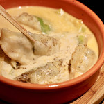 餃子とスパークリング バブルス - 炊き餃子