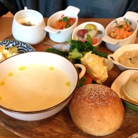 亜絲花 - トルコの前菜盛り合わせランチ