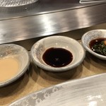 Teppanyaki Sazanka - 「ごまだれ」「ニンニク醤油」「ポン酢」、他に「お塩」