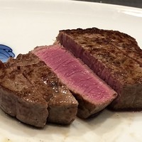 鉄板焼 さざんか - 丁度いい焼き上がりでお肉も最初に見た印象より美味しい。