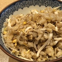 鉄板焼 さざんか - 炒飯は時々変わるそうですが、この日は「蟹炒飯」。 薄味ですが、お味噌汁や香の物とともに頂くにはこの程度のお味付けがいいですね。