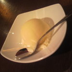 福山駅前酒場　情熱ホルモン - 食べ放題 バニラアイス(2011.11.17)