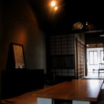 Koujitsukyo - 大きなテーブルがある和室