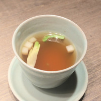 USHIGORO S. GINZA - スッポンと牛のコンソメスープ
                       ウド、タラの芽、柚子入りです。
                       春を感じます。