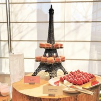 フレンチ キッチン - ブッフェ台の中央にエッフェル塔