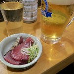酒と魚 希唯 - お通し(カツオのタタキ) 150円