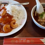 桂林菜館 - エビチリソースかけご飯+半ラーメン880円