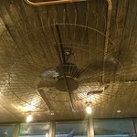 FARMER'S KITCHEN THE gram  - エントランスには巨大な扇風機が！！