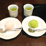 しゃぶしゃぶ・日本料理 木曽路 - 桜のアイスと抹茶アイス
