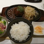 天下一の焼肉 将泰庵 - 飲めるハンバーグのデミグラスソース