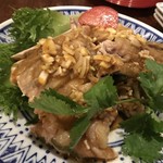 大衆中遊華食堂 八戒 - 蒸し鶏(ほろほろ鳥と普通の鳥)