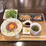 Nikudainingumitasumitasu - 新メニュー、霜降りユッケ丼 ２１６０円 ご飯大盛り無料