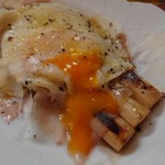 Cucina Italiana e Gastronomia CICCIO - ホワイトアスパラガスのグリルと目玉焼き パンチェッタとパルミジャーノチーズ添え