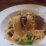 Cucina Italiana e Gastronomia CICCIO - 旬のホタルイカと菜の花のスパゲティアーリオオーリオ サルデーニャ産ボッタルガの香り