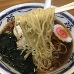居酒屋 手塚 - 醤油ラーメンの麺