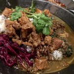 大衆中遊華食堂 八戒 - 大海老とほうれん草のほろほろ鳥出汁カレー 魯肉トッピング