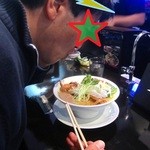 ラーメンキャロル - スープを啜る爽黒君！