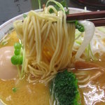 E・Y竹末 - 麺は中太ストレート麺