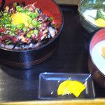 馬一  熊本馬刺 - ユッケ丼（880円）