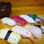 Yukizushi - 地捕れの魚を盛り込んだお勧めにぎり（8貫）