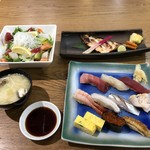TATSU SUSHI - にぎり(京)、海鮮サラダ、赤魚粕漬け焼き、あら汁