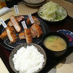 Tonkatsuittouagekamekawa - 亀かわ一頭揚げ定食 2,180円 揚げ方次第で大満足。メンチいらない