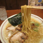 王風珍 - 醤油ラーメン　大油（麺）